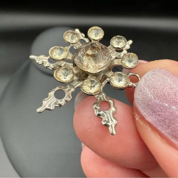 Vintage 1940s Starburst Snowflake Lapel Brooch - Picture 9 of 13